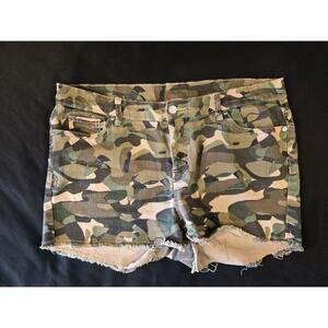 Size 14 Womens VENUS Camo Shorts